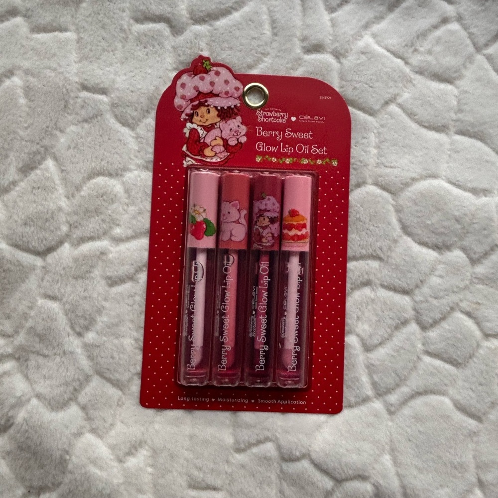 Célavi Strawberry Shortcake Berry Sweet Glow Lip Oil Set - Picture 5 of 7